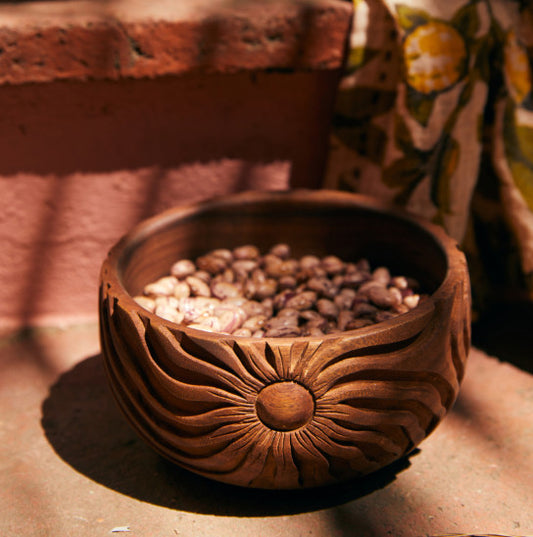 Bol en bois sculpté