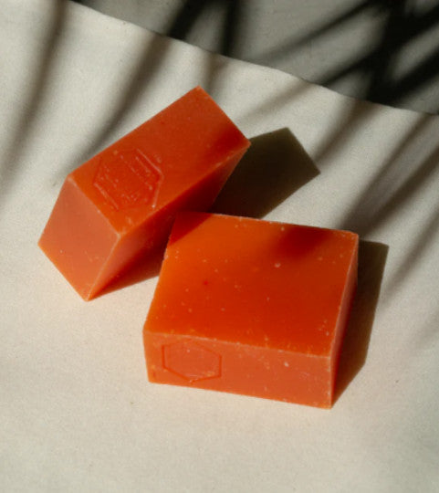 Savon monochrome orange poudre