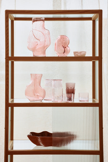 Vase en verre rose