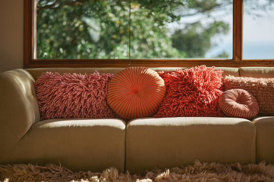 Coussin à fils rose