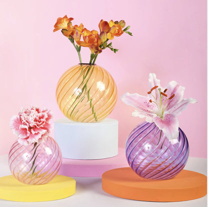 Vase spiral en verre violet