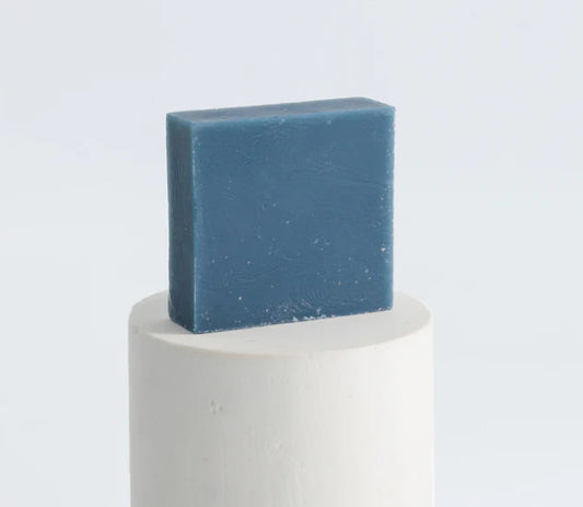 Savon monochrome bleu aquatique