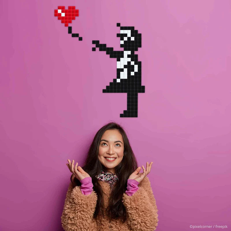 Big girl w/ balloon - Pixel art