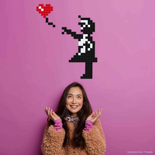 Big girl w/ balloon - Pixel art